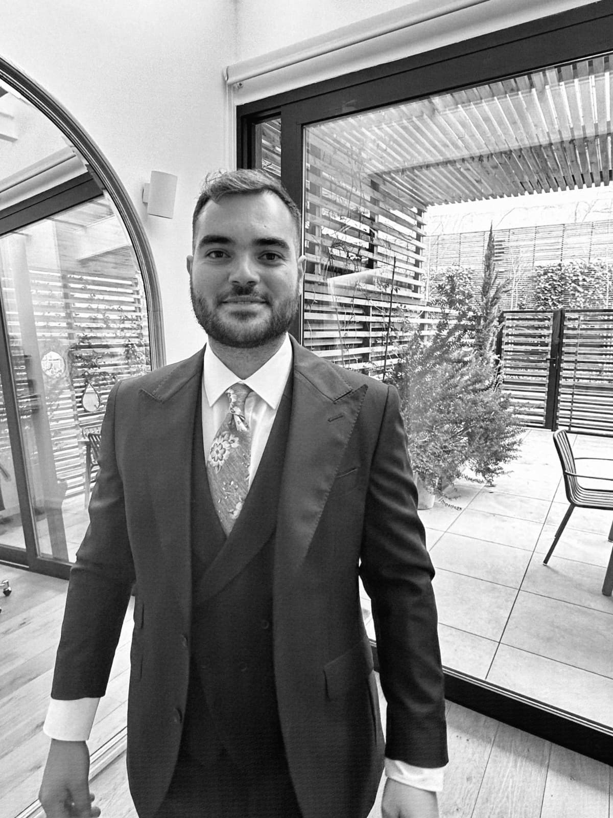 Imagen que muestra a Eloy Pérez en blanco y negro.